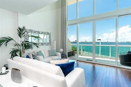 2000 Bay Dr #207 Miami Beach, FL 33141
