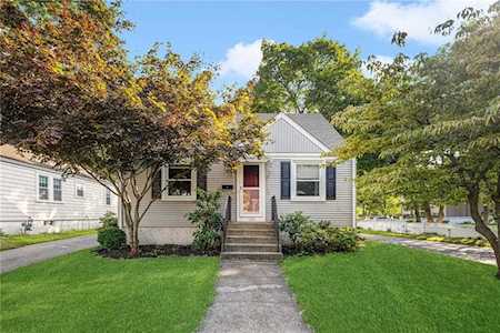 126 Davis Ave Cranston, RI 02910