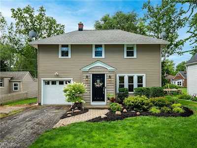 32707 Lake Rd Avon Lake, OH 44012