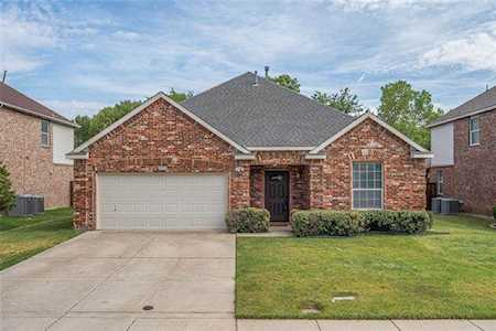 1129 Whispering Trail Circle Lewisville, TX 75067