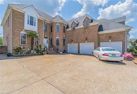 1945 Lancing Crest Ln Chesapeake, VA 23323