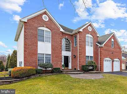 100 Smith Ct Moorestown, NJ 08057