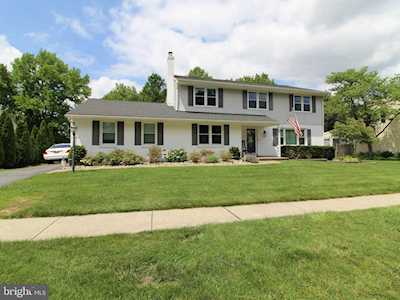 3317 Cross Country Dr Wilmington, DE 19810