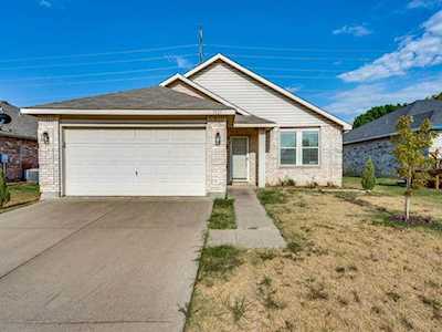 3327 Spur Drive Grand Prairie, TX 75052