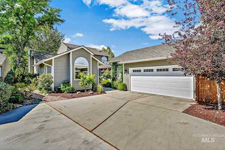 4833 N Lakes Edge Place Garden City, ID 83714