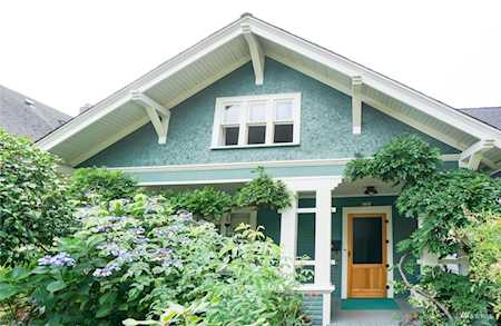 5225 12th Ave NE Seattle, WA 98105