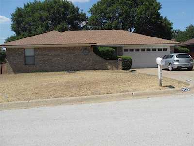 2108 Gumm Road Edgecliff Village, TX 76134