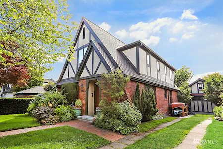 4531 46th Ave NE Seattle, WA 98105