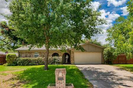 1136 Oak Glen Circle Fort Worth, TX 76114