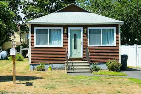 119 Samuel Gorton Ave Warwick, RI 02889