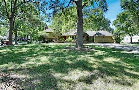 8308 Juniper Ln Prairie Village, KS 66207