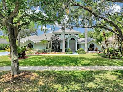 2310 Rabbit Hollowe Circle Delray Beach, FL 33445