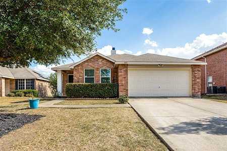 2035 Kalgary Lane Grand Prairie, TX 75052
