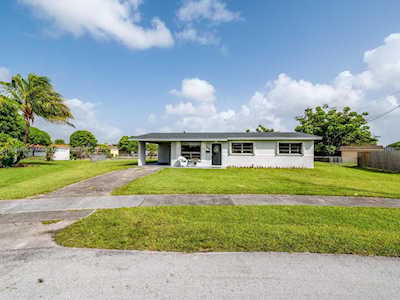 10381 SW 43rd St Miami, FL 33165