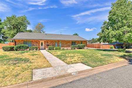 202 Arapaho E Sherman, TX 75092