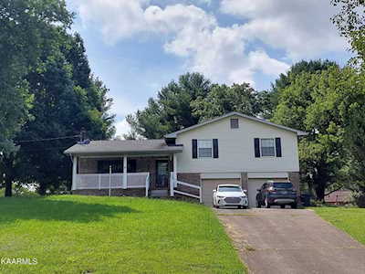 2016 Colonial Circle Maryville, TN 37803