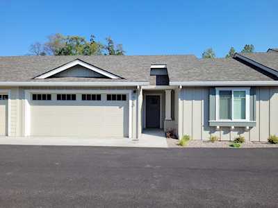 420 Village Ct Talent, OR 97540