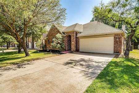 929 Oatlands Place Burleson, TX 76028