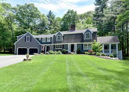 33 Knollwood Dr Dover, MA 02030