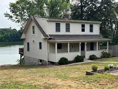 30 Lakeview Dr Dr Providence, RI 02910
