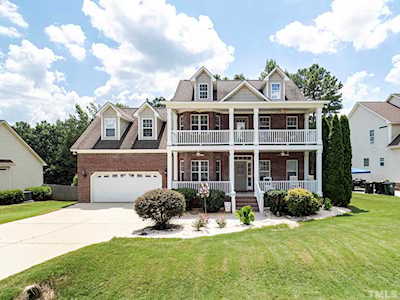 43 Winding Oak Way Clayton, NC 27520