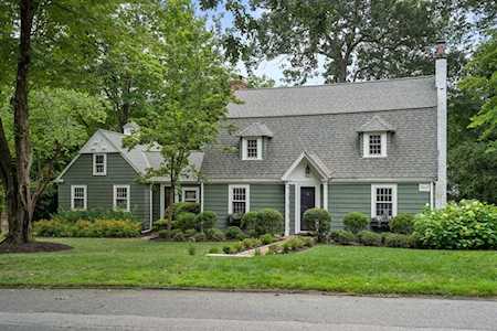 4 Arnold Rd Wellesley, MA 02481
