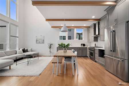 5032 Sand Point Place NE Seattle, WA 98105