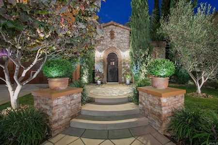 3287 Sitio Tortuga Carlsbad, CA 92009