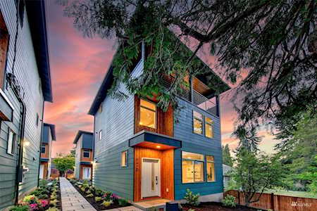 8433 22nd Ave SW Seattle, WA 98106