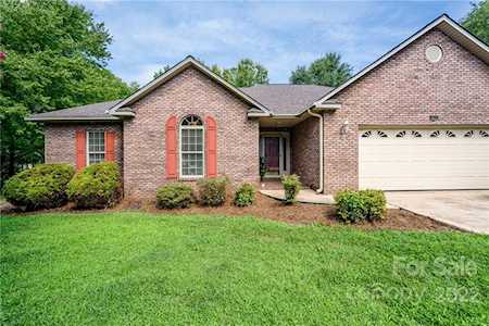8017 King Arthurs Ct Denver, NC 28037