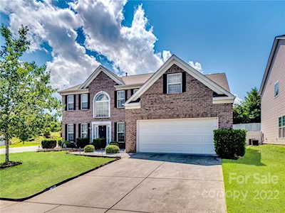 6303 Springbeauty Dr Charlotte, NC 28227