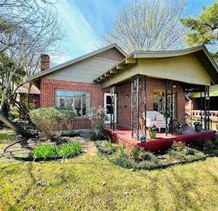 2305 Mistletoe Avenue Fort Worth, TX 76110