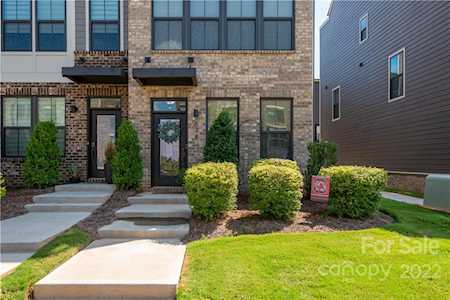 638 Uwharrie River Rd Charlotte, NC 28211