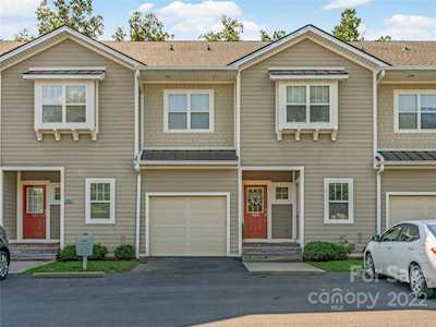 40 Foxden Dr Fletcher, NC 28732