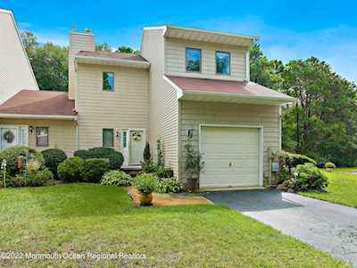 49 S Sailors Quay Dr Brick, NJ 08723