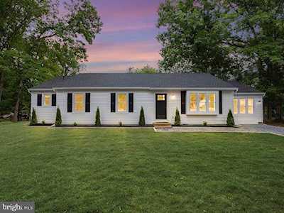 4 Whippoorwill Dr Sicklerville, NJ 08081
