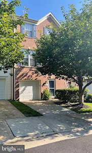 4691 Deerwatch Dr Chantilly, VA 20151