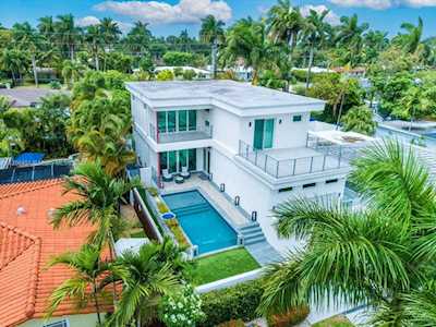 1243 Washington St Hollywood, FL 33019