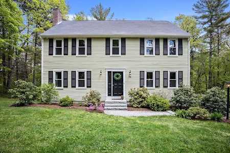 76 Lakeview Rd Foxboro, MA 02035