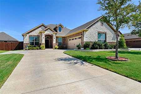 527 Golden Bell Drive Glenn Heights, TX 75154