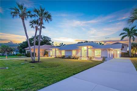 569/573 N 96th Ave Naples, FL 34108
