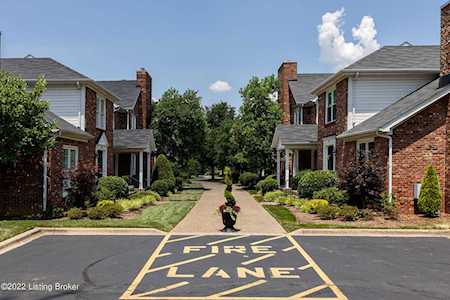 702 Windsor Keep Dr Louisville, KY 40222