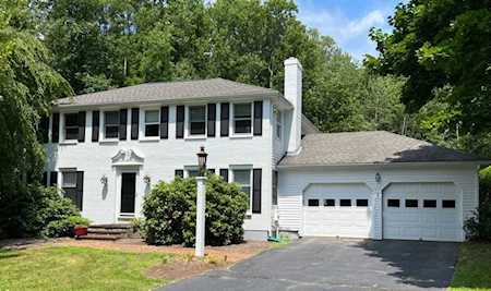 12 Fox Ln Westborough, MA 01581