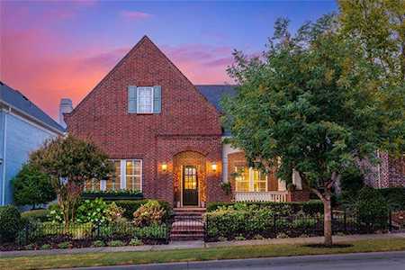2504 Pearl Street Mckinney, TX 75071
