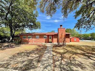 1301 W Seneca Court Granbury, TX 76048