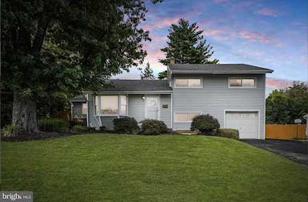 6 Avon Dr N Claymont, DE 19703