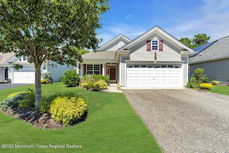 65 Chesterfield Dr Jackson, NJ 08527