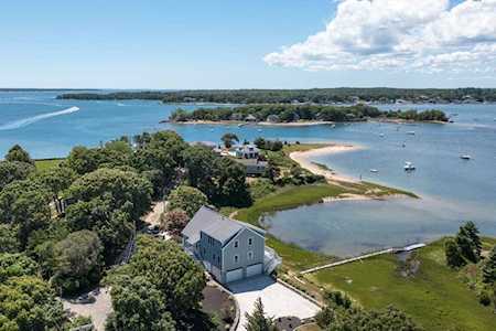 51 Robinwood Rd Wareham, MA 02532