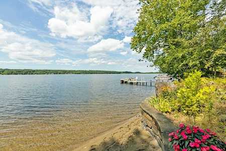 26 Fuller Shores Rd Lakeville, MA 02347