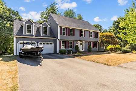 25 Hayden Dr Foxboro, MA 02035
